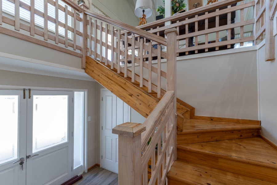 5 Bedroom Property for Sale in Outeniqua Strand Western Cape